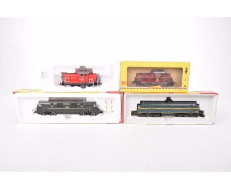 Four Fleischmann HO gauge diesel locomotives4246 in dark green DR livery 'Greyhound', 4272 in dark green and orange Continent