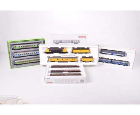 Five boxed Marklin HO gauge setsComprising 28461 DSB set containing diesel locomotive, two closed wagons and a generator wago