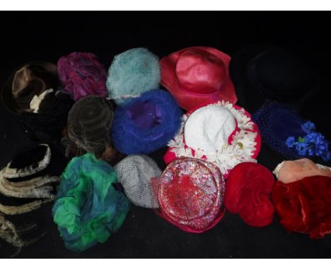 JACOLL HAT: A VINTAGE 1960S PILL BOX BLUE VELVET HAT and a collection of ladies hats