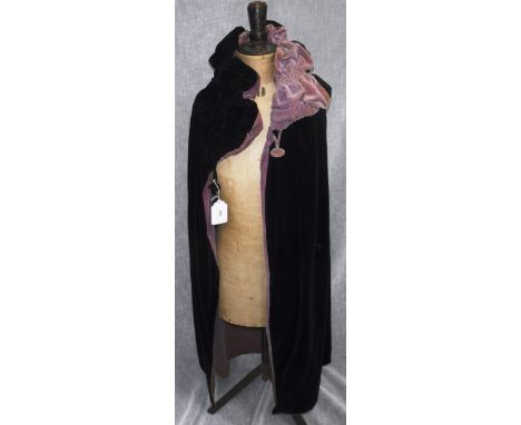 A VINTAGE REVERSIBLE LILAC/BLACK OPERA CLOAK 