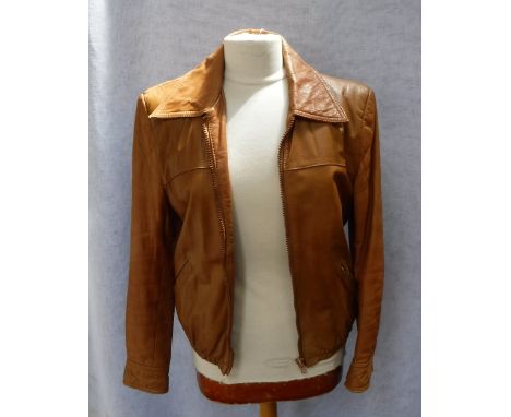 A VINTAGE LIGHT BROWN LEATHER MEN'S BOMBER JACKET, c.1970's