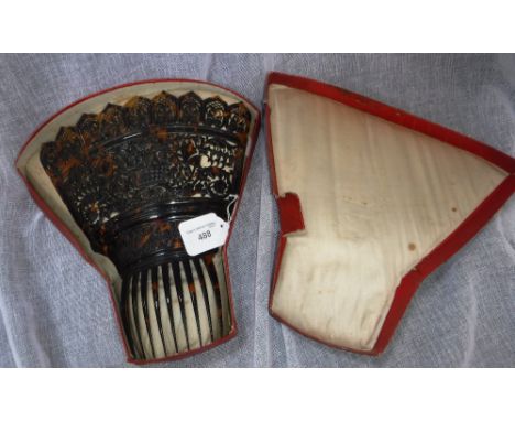 A MANTILLA TORTOISESHELL HAIR COMB BOXED, circa late 1900's