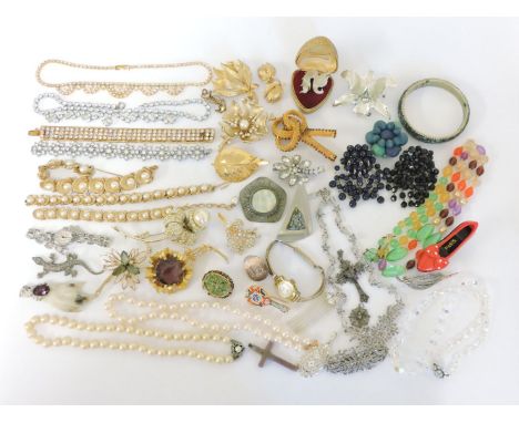 A collection of costume jewellery, to include a Trifari gold and simulated pearl necklace and bracelet suite, a matched Trifa