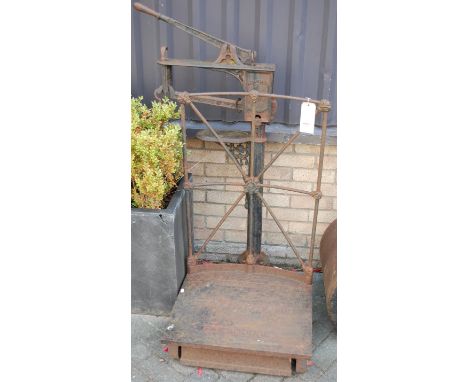 An early 20th century cast iron set of weighing scales, by W & T Avery Ltd of Birmingham 