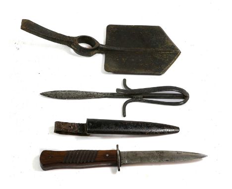 A First World War German Trench Knife, the 14cm single edge steel blade marked GOTTLIEB HAMMESFAHR SOLINGEN FOCHE at the rica