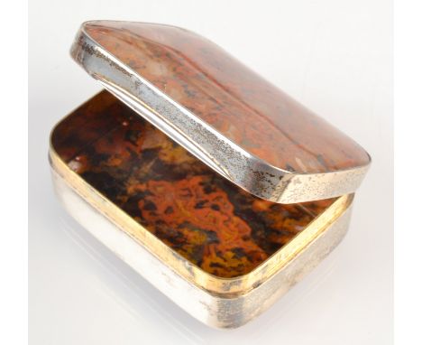 A Georgian silver snuff box with agate top and base, damaged. 