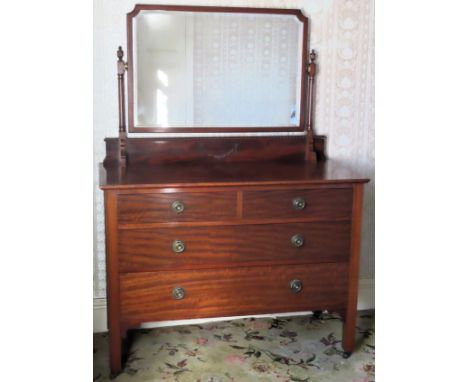 Early 20th century mahogany dressing table. Approx. 147cm H x 97cm W x 50cm D

Used condition, scuffs and scratches, damage t