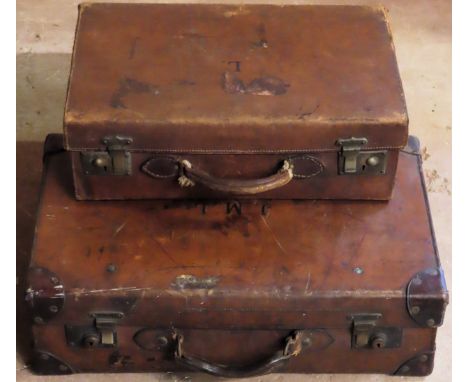 Two vintage leather suitcases

Both in used condition, wear and tear 