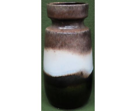 Mid 20th century glazed ceramic vase, stamped West Germany. Approx. 23cms H Approx. 23cms H

reasonable used condition 