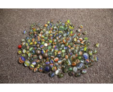 A group of assorted vintage collectables. Including vintage cameras, biscuit tins, a tin of glass marbles, etc. Max. H18.5cm