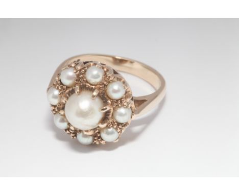 Matching 9ct gold and cultured pearl cluster ring, shank stamped 9ct. Ring size L approx.