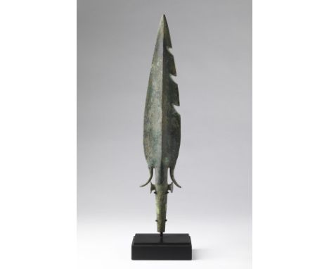 Indian Art A bronze harpoon India, Uttar Pradesh, 14th century b.C. ca. . . Cm 46,50.