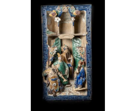 Chinese Art A large glazed high relief tileChina, Qing dynasty, 17th century. . Cm 34,00 x 67,00 x 12,50. High relief glazed 
