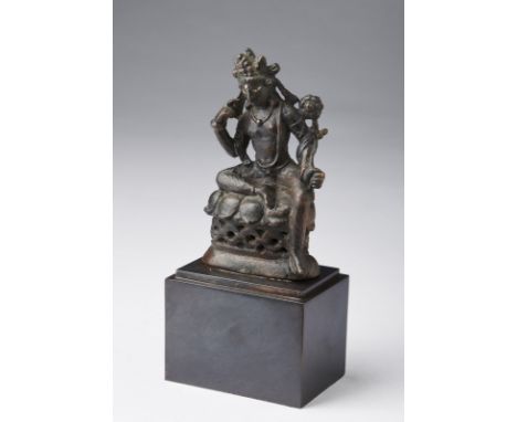 Indian Art An important bronze figure of meditating Avalokitesvara Pakistan, Swat valley, 7th century . . Cm 6,20 x 10,50. Ra