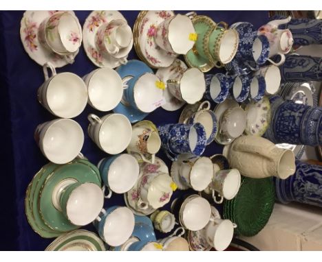 LGE QTY OF VARIOUS CUPS & SAUCERS