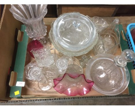 BOX OF VARIOUS GLASSWARE