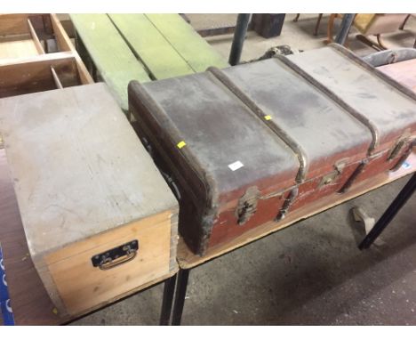 TRAVEL TRUNK