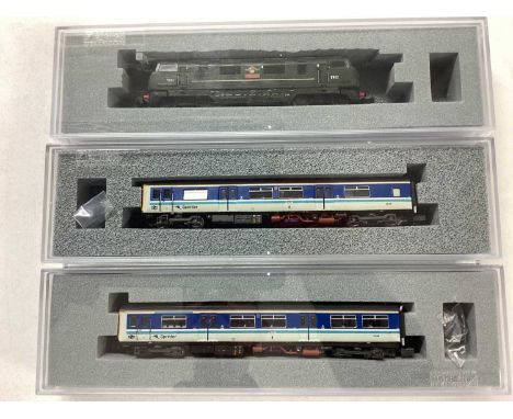 Graham Farish by Bachman N gauge BR green diesel 'Formidable' D802 plus two Sprinter carriages, all boxed (3)