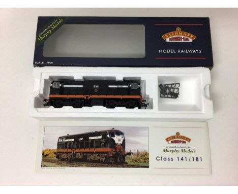Bachmann 00 gauge locomotives Class 181 "CIE" Black B181, MM0181, Class 141 "CIE" Black/Orange 142, MM0142, boxed (2)
