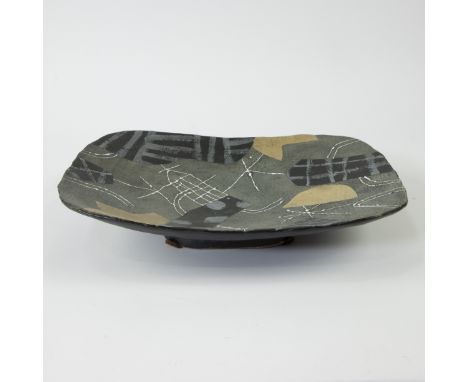 John MALTBY (1936-2020), footed bowl ceramics, signedJohn MALTBY (1936-2020), keramieken schaal op voet, gesigneerd7 x 42.5 x