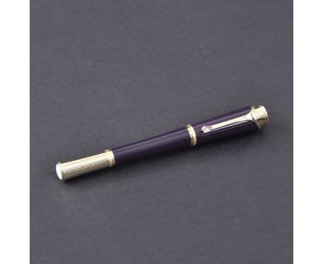 Montblanc Füllfederhalter Collection Princesse Grace de MonacoL. 13,7 cmSeriennummer 4810. Kappe und Korpus aus Edelharz, lil