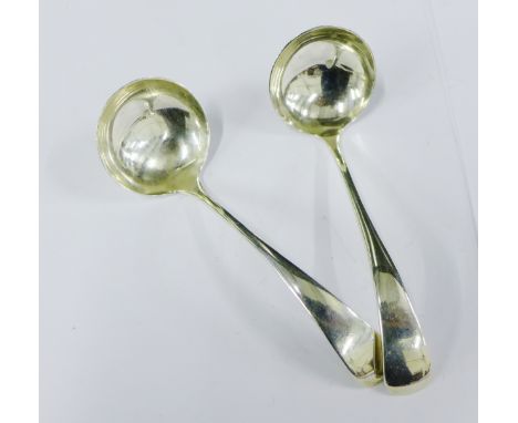 A pair of Sheffield silver sauce ladles (2) 