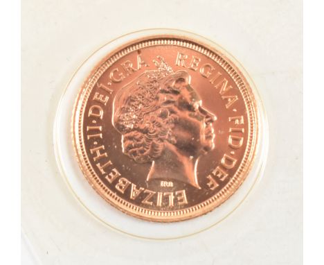UNITED KINGDOM - Queen ELizabeth II, 22ct gold half sovereign, 2005. Obverse&nbsp;Rank-Broadley portrait of the Queen, revers