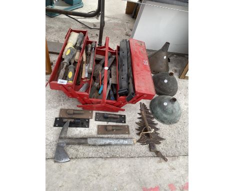 AN ASSORTMENT OF ITEMS TO INCLUDE INDUSTRIAL LIGHT SHADES, A TOOL BOX AND ASSORTED HAND TOOLS 