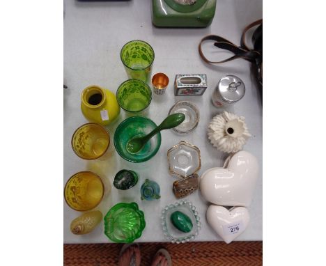A SELECTION OF GLASS AND CERAMIC ORNAMENTS 