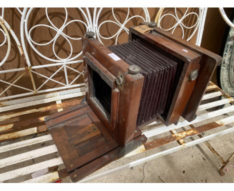 AN INCOMPLETE VINTAGE CAMERA 