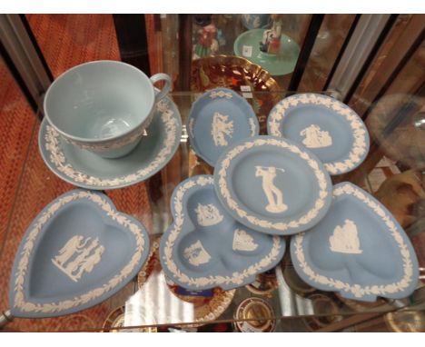 SEVEN CERAMIC ITEMS TO INCLUDE WEDGEWOOD JASPER PIN DISHES ETC 