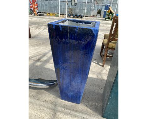 A TALL EXTREMELY HEAVY BLUE CERAMIC PLANTER (H:89CM) 