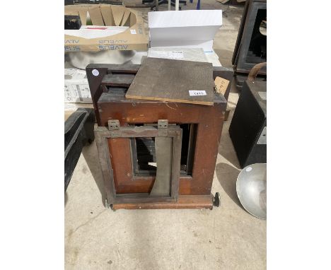 AN INCOMPLETE VINTAGE WOODEN CAMERA 