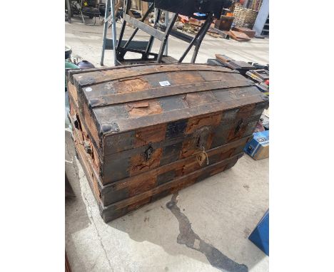 A VINTAGE WOODEN TRUNK WITH BLACK METAL BANDING AND A DOME TOP 