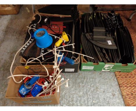 A LARGE QUANTITY OF VINTAGE SCALEXTRIC TO INCLUDE CONTROLS AND TRANSFORMER ETC 