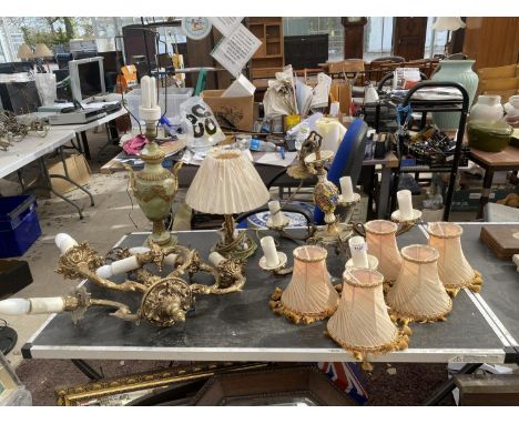 AN ASSORTMENT OF DECORATIVE LIGHT FITTINGS AND LAMPS 