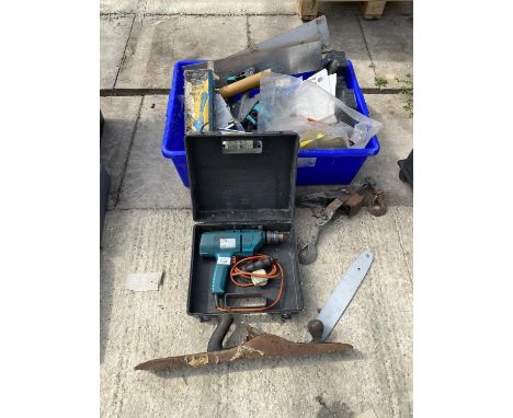 AN ASSORTMENT OF TOOLS TO INCLUDE A DRILL, BRACE DRILL AND LARGE WOOD PLANE 