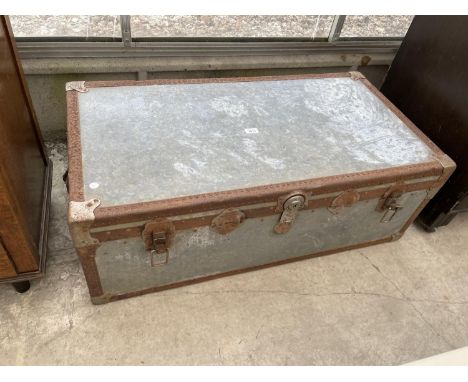 A SUBSTANTIAL GALVANISED METAL TRAVELLING TRUNK, 40X21" 