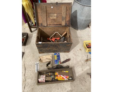 A VINTAGE WOODEN TOOL CHEST TO ALSO INCLUDE HAND TOOLS 
