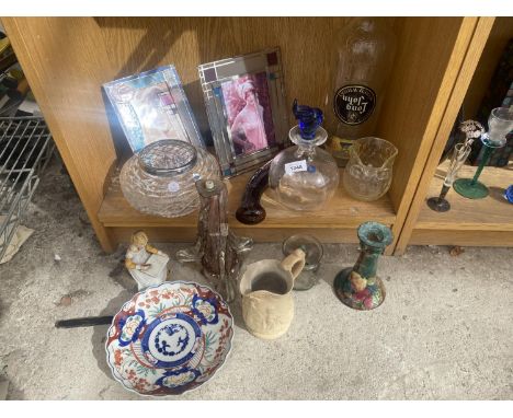 AN ASSORTMENT OF GLASS AND CERAMIC WARE TO INCLUDE A ROYAL COPENHAGEN DECANTOR, A ROYAL DOULTON GLASS FLOWER POT ETC 