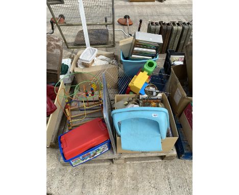 AN ASSORTMENT OF HOUSEHOLD CLEARANCE ITEMS TO INCLUDE LIGHT FITTINGS, TOYS ETC 