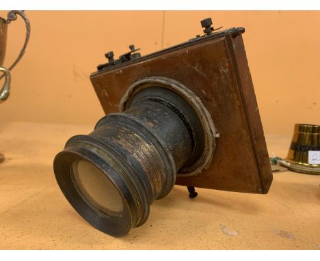 A VINTAGE BUSCH'S PORTRAIT APLANAT NO4 BRASS CAMERA LENS WITH WOODEN FRAME 