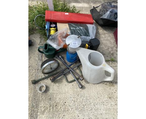 AN ASSORTMENT OF AUTOMOBILE RELATED ITEMS TO INCLUDE OIL JUGS, WARNING TRIANGLE AND A PARAFIN LAMP ETC 