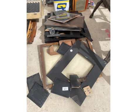 A DISASSEMBLED VINTAGE WOODEN HOUSED CAMERA 
