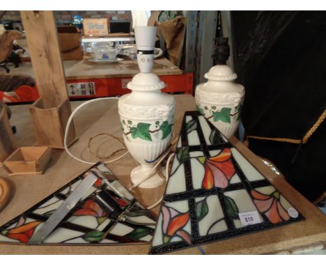 A PAIR OF WEDGEWOOD LAMP BASES A/F AND A PAIR OF TIFFANY STYLE CORNER WALL LAMPS 