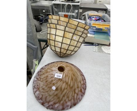 AN ASSORTMENT OF DECORATIVE LAMP SHADES TO INCLUDE SOME TIFFANY STYLE 