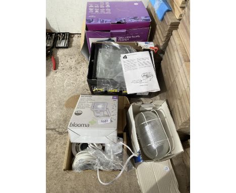 AN ASSORTMENT OF EXTERIOR LIGHT FITTINGS 