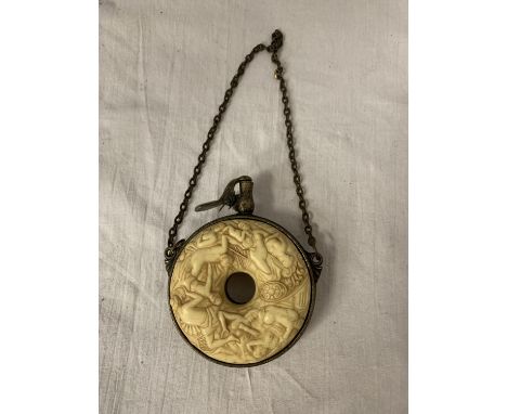 A HEAVILY CARVED GUNPOWDER FLASK WITH WHITE METAL DETAIL AND CHAIN ATTACHED DIA: 10.5CM 