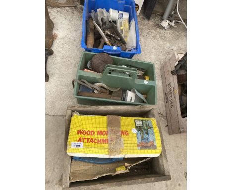 AN ASSORTMENT OF HAND TOOLS TO INCLUDE A WOOD MORTISING ATTATCHMENT, DRILL BITS AND SET SQUARES ETC 