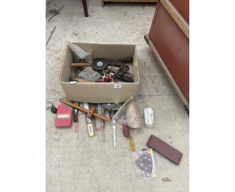 AN ASSORTMENT OF HAND TOOLS TO INCLUDE CHISELS, SCREW DRIVERS AND PLIERS ETC 